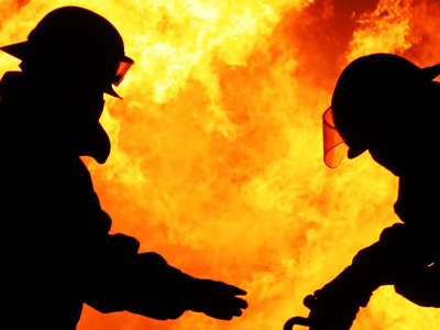 保定消防工程公司告訴您：大型商場(chǎng)突遇火災(zāi)，我們?cè)趺醋觯? title=